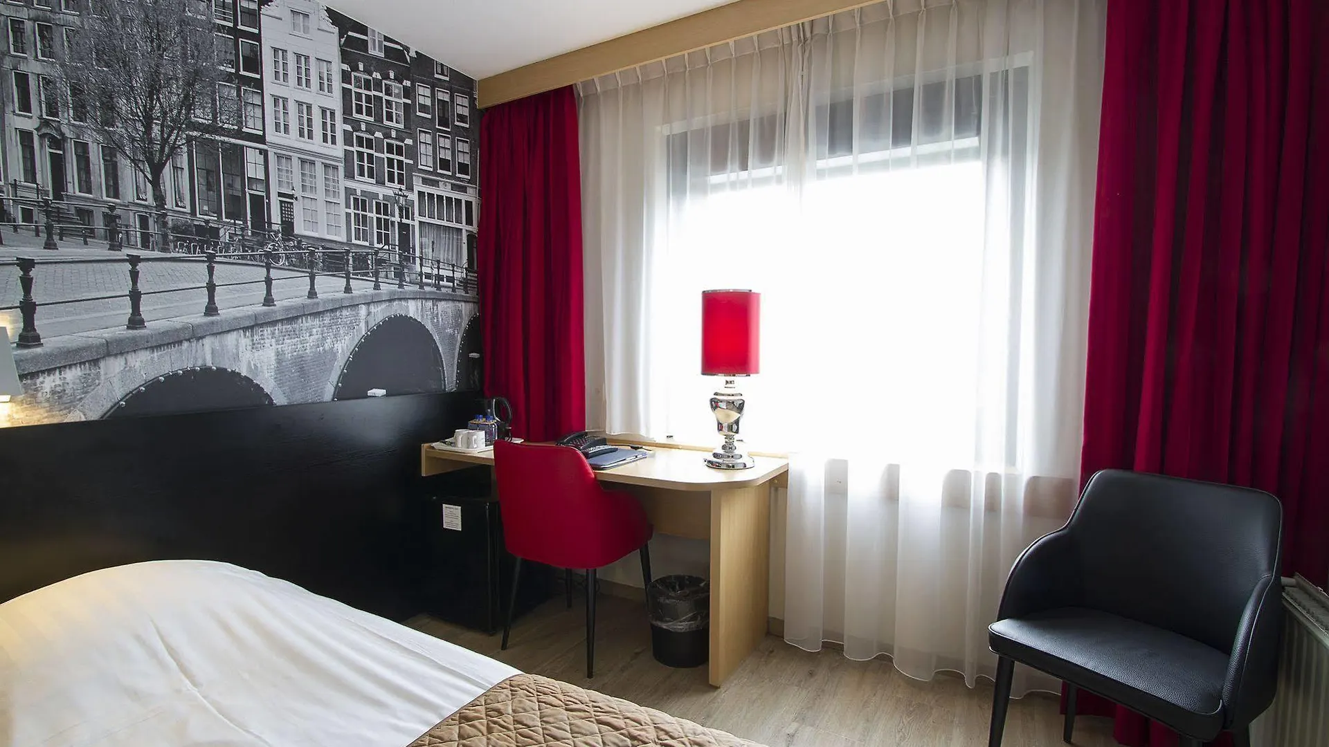 Bastion Hotel Schiphol Hoofddorp 3*,  Niederlande